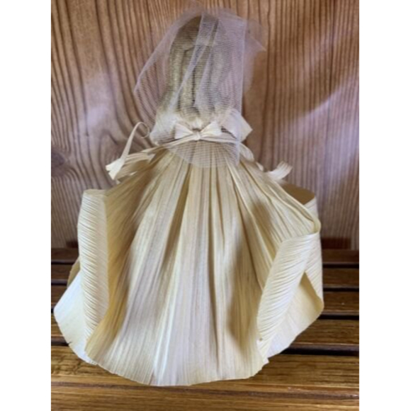 EUC Vtg Nan’s corn husk dolls, Bride W/bouquet, 1991, Lace, Curled Hair, Unique - Picture 6 of 11